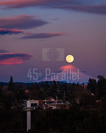 Supermoon over Oregon City and Mount Hood
