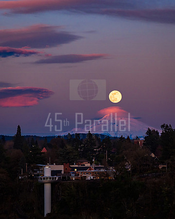 Supermoon over Oregon City and Mount Hood